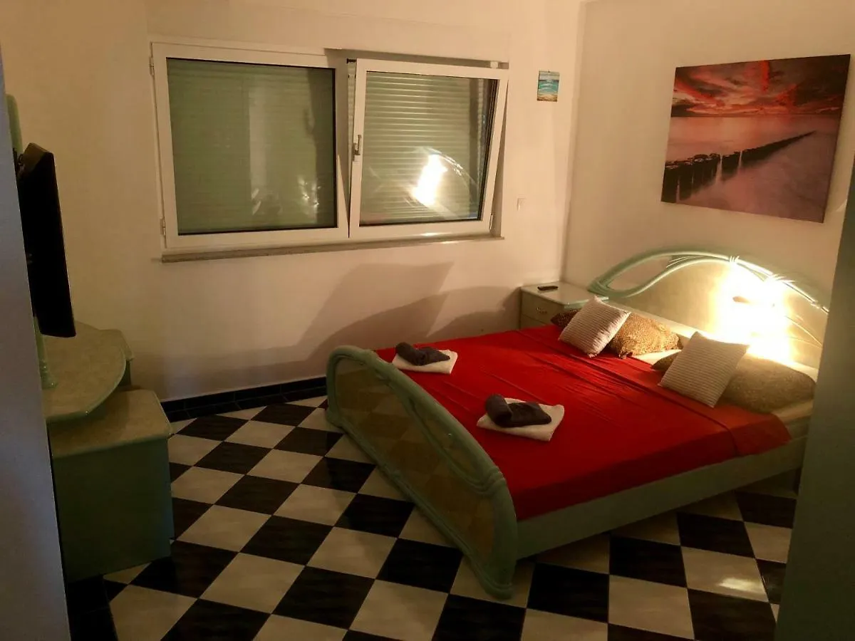 Mundial Apartments Njivice 0*,
