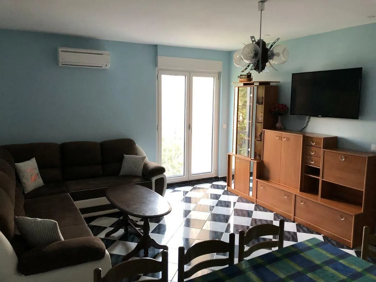 Mundial Apartments Njivice 0*,  Chorvatsko