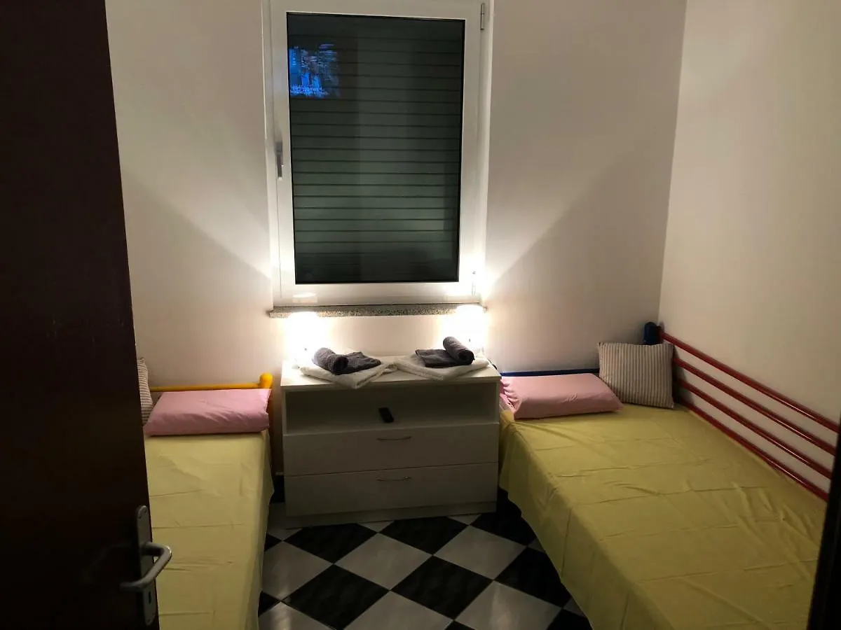 Mundial Apartments Njivice 0*,  Chorvatsko